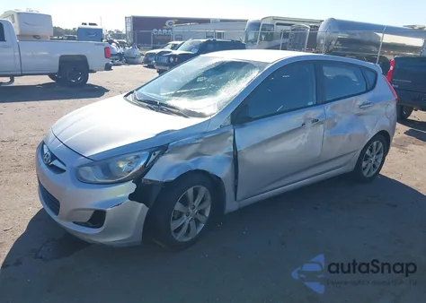 2013 Hyundai Accent Se z USA, uszkodzony, nr VIN KMHCU5AE1DU065099